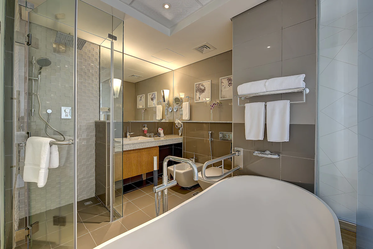 سرویس بهداشتی و حمام هتل رویال کانتیننتال دبی